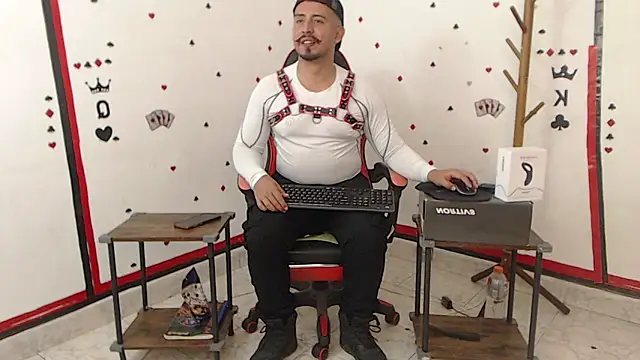 Snapshot of KalethBigDick chatting on January 22, 1:21 pm KalethBigDick online show from January 22, 1:21 pm