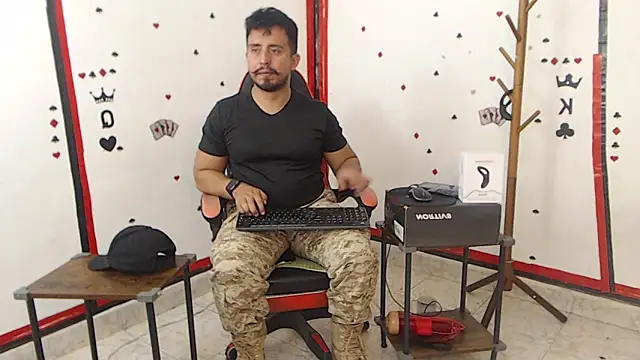 Snapshot of KalethBigDick chatting on February 5, 8:11 am KalethBigDick online show from February 5, 8:11 am