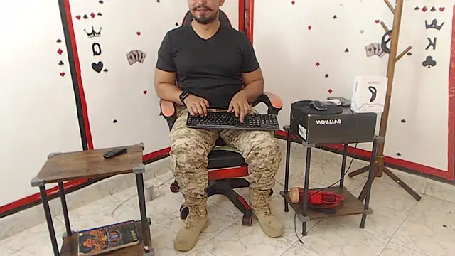 Snapshot of KalethBigDick chatting on February 5, 4:47 pm KalethBigDick online show from February 5, 4:47 pm