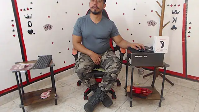 Snapshot of KalethBigDick chatting on February 6, 8:39 am KalethBigDick online show from February 6, 8:39 am