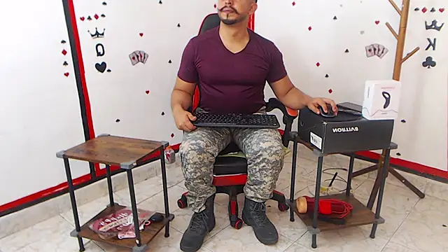 Snapshot of KalethBigDick chatting on February 7, 10:30 pm KalethBigDick online show from February 7, 10:30 pm