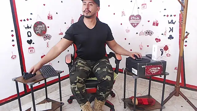 Snapshot of KalethBigDick chatting on February 12, 3:51 am KalethBigDick online show from February 12, 3:51 am