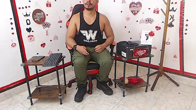 Snapshot of KalethBigDick chatting on February 15, 8:00 am KalethBigDick online show from February 15, 8:00 am