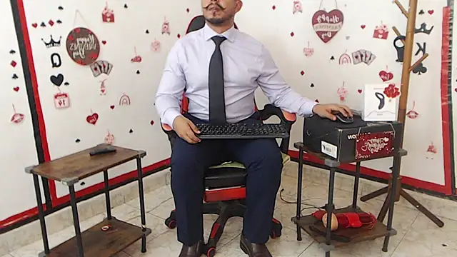 Snapshot of KalethBigDick chatting on February 16, 6:10 am KalethBigDick online show from February 16, 6:10 am