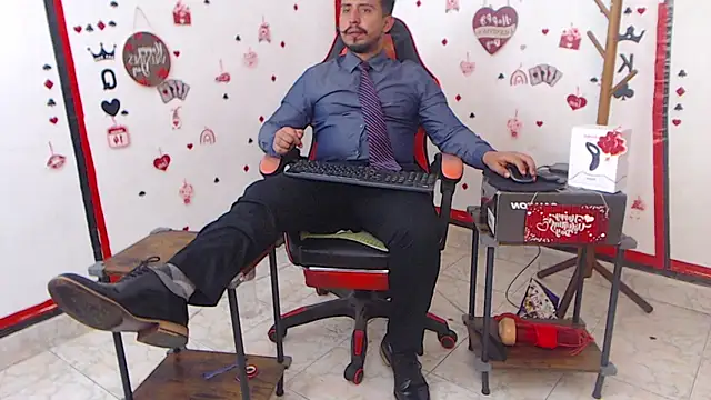 Snapshot of KalethBigDick chatting on February 21, 11:33 am KalethBigDick online show from February 21, 11:33 am