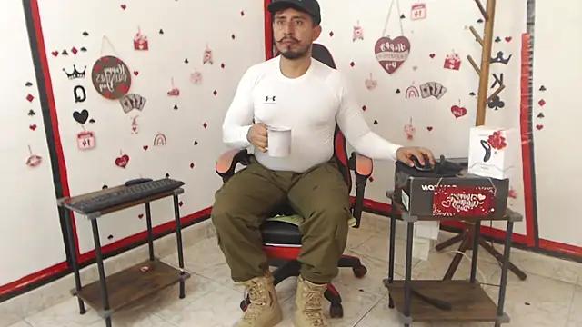 Snapshot of KalethBigDick chatting on February 27, 8:20 pm KalethBigDick online show from February 27, 8:20 pm
