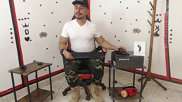 Snapshot of KalethBigDick chatting on March 6, 5:03 am KalethBigDick online show from March 6, 5:03 am