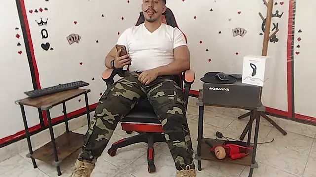 Snapshot of KalethBigDick chatting on March 6, 5:22 pm KalethBigDick online show from March 6, 5:22 pm