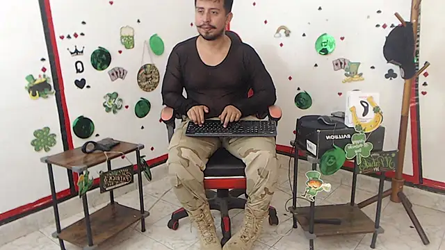 Snapshot of KalethBigDick chatting on March 21, 10:17 pm KalethBigDick online show from March 21, 10:17 pm