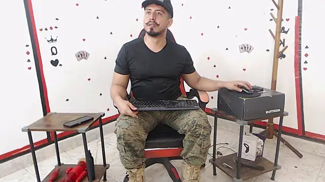 Snapshot of KalethBigDick chatting on September 19, 9:43 am KalethBigDick online show from September 19, 9:43 am
