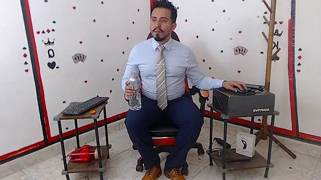 Snapshot of KalethBigDick chatting on September 28, 12:43 pm KalethBigDick online show from September 28, 12:43 pm