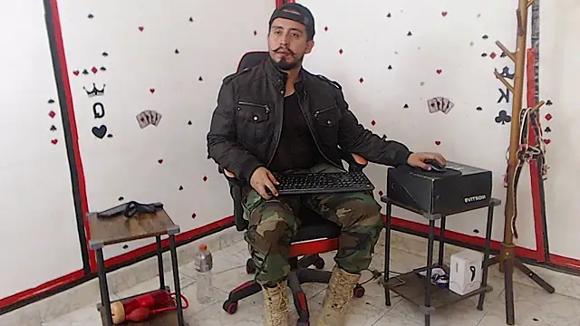 Snapshot of KalethBigDick chatting on October 6, 6:00 am KalethBigDick online show from October 6, 6:00 am