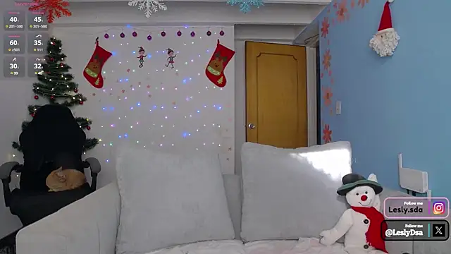 Snapshot of leslyyu chatting on December 17, 8:32 pm leslyyu online show from December 17, 8:32 pm