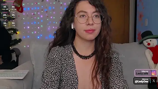 Snapshot of leslyyu chatting on December 17, 11:38 pm leslyyu online show from December 17, 11:38 pm