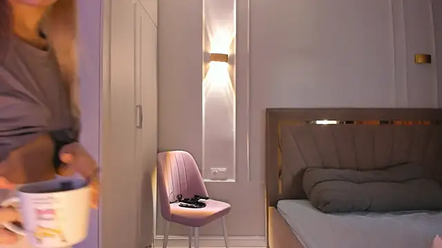 heemia online show from April 18, 2:04 am