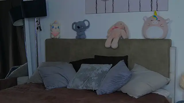 CassKiera online show from November 14, 6:12 am