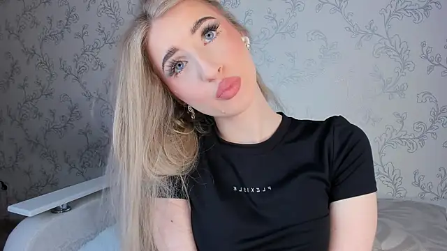 Snapshot of milky_waybaby chatting on January 23, 5:24 am milky waybaby online show from January 23, 5:24 am