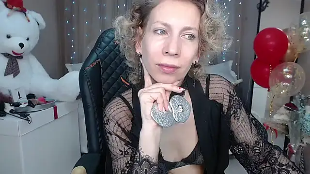 Snapshot of AdrianaSea chatting on February 5, 10:19 am AdrianaSea online show from February 5, 10:19 am