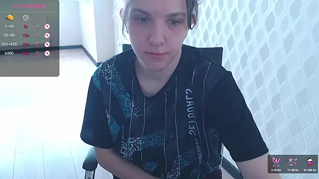 Snapshot of LisaHeart chatting on May 10, 10:09 am LisaHeart online show from May 10, 10:09 am
