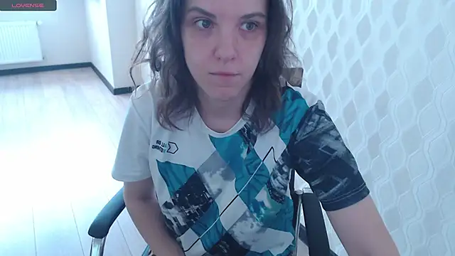 Snapshot of LisaHeart chatting on June 2, 1:57 pm LisaHeart online show from June 2, 1:57 pm