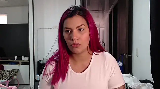 CarolinaRincon online show from February 5, 7:53 pm