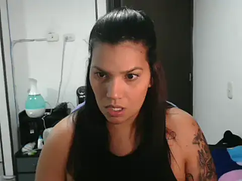 CarolinaRincon online show from March 5, 12:05 am