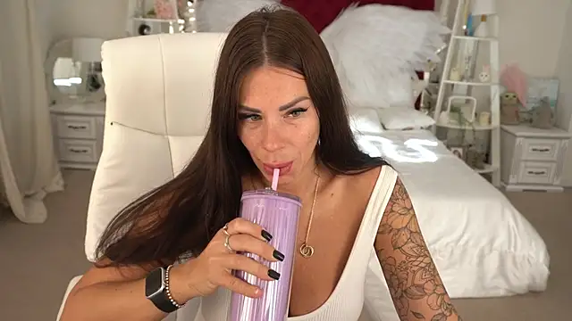 IsabellaFoxyy online show from September 27, 5:23 am