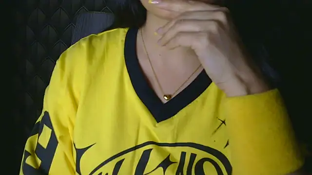 Snapshot of Mishika_Gill chatting on June 25, 4:12 am Mishika Gill online show from June 25, 4:12 am