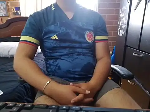 Snapshot of greeneyes999999999999 chatting on October 24, 7:21 pm greeneyes999999999999 online show from October 24, 7:21 pm