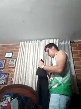 Snapshot of greeneyes999999999999 chatting on November 27, 11:18 pm greeneyes999999999999 online show from November 27, 11:18 pm