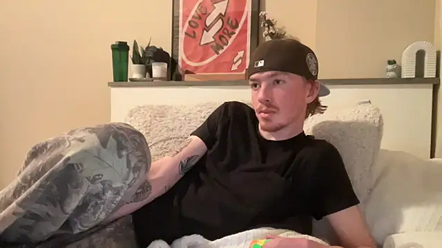 Snapshot of younghungginger chatting on December 13, 11:39 pm younghungginger online show from December 13, 11:39 pm