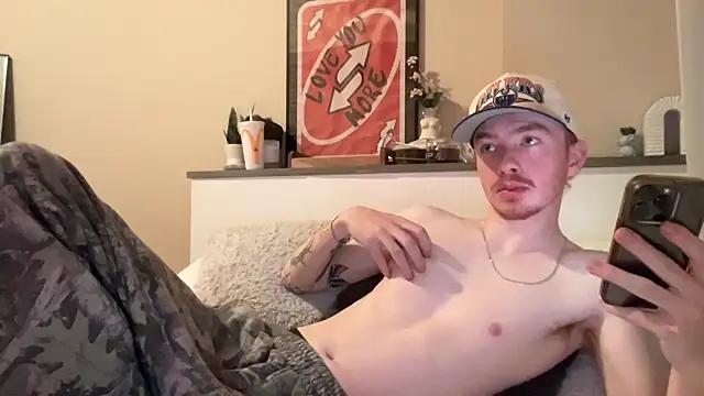 Snapshot of younghungginger chatting on January 22, 1:53 am younghungginger online show from January 22, 1:53 am