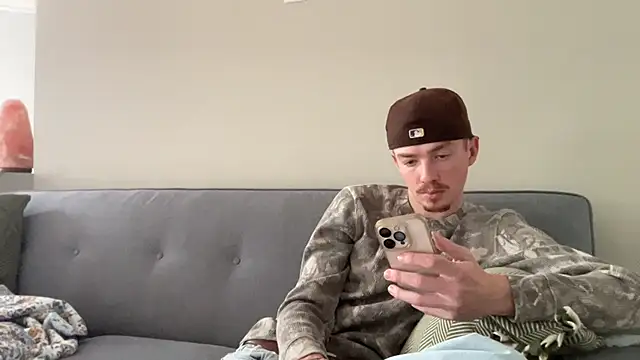 Snapshot of younghungginger chatting on November 13, 9:03 pm younghungginger online show from November 13, 9:03 pm