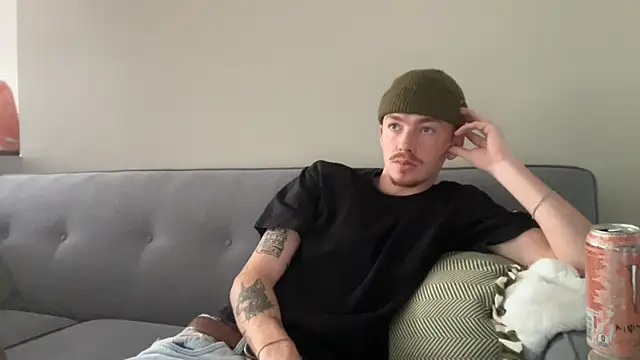 younghungginger online show from November 16, 8:25 pm