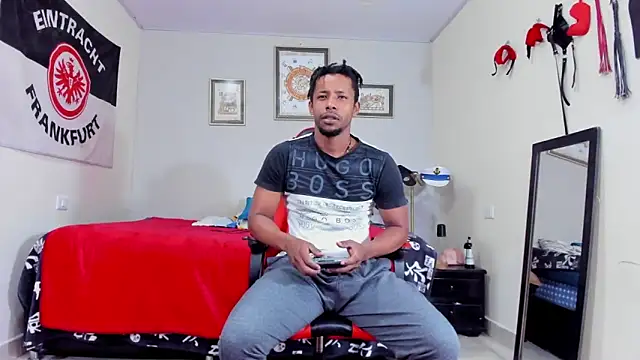 AlejoKhalifa  online show from December 3, 10:46 am