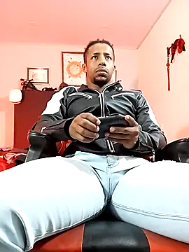 Snapshot of AlejoKhalifa_ chatting on March 7, 9:28 am AlejoKhalifa online show from March 7, 9:28 am