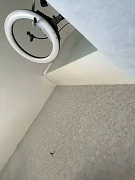 Yourdirtybitch online show from March 11, 5:27 am