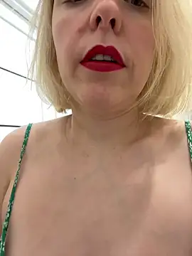 Snapshot of Yourdirtybitch chatting on February 12, 7:47 am Yourdirtybitch online show from February 12, 7:47 am