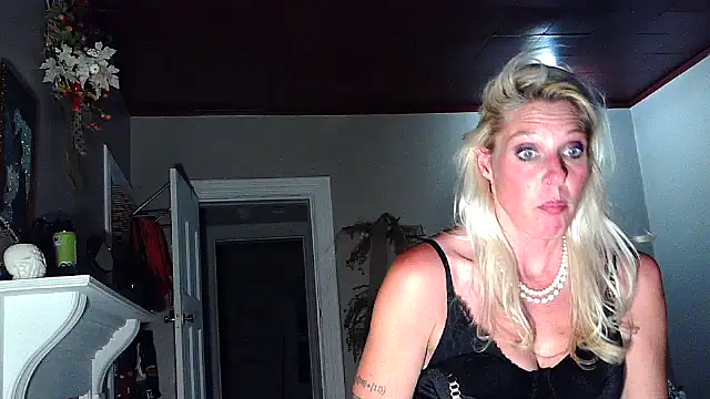 Snapshot of Glamazonx chatting on September 13, 6:46 am Glamazonx online show from September 13, 6:46 am