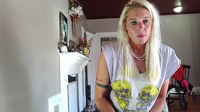 Snapshot of Glamazonx chatting on September 15, 3:56 pm Glamazonx online show from September 15, 3:56 pm