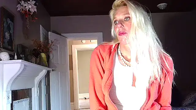 Snapshot of Glamazonx chatting on September 18, 1:24 pm Glamazonx online show from September 18, 1:24 pm