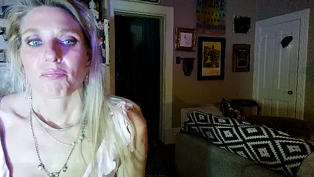 Glamazonx online show from March 3, 1:23 am