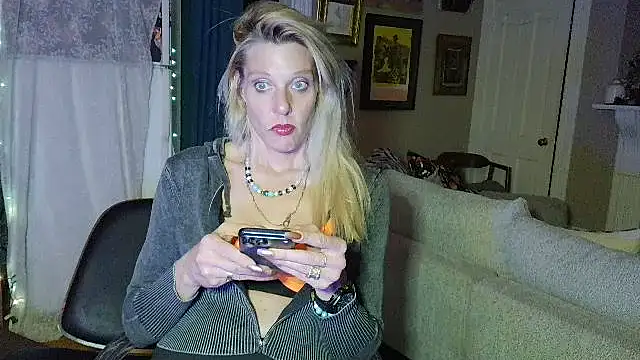 Glamazonx online show from April 14, 1:55 am