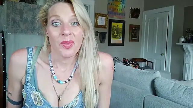 Glamazonx online show from April 14, 6:58 pm