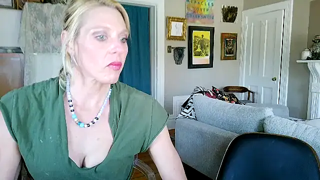 Glamazonx online show from April 19, 5:01 pm