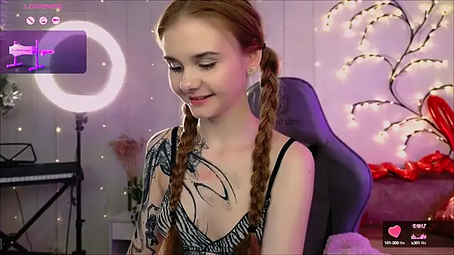 Britney Lynch online show from February 2, 9:02 pm