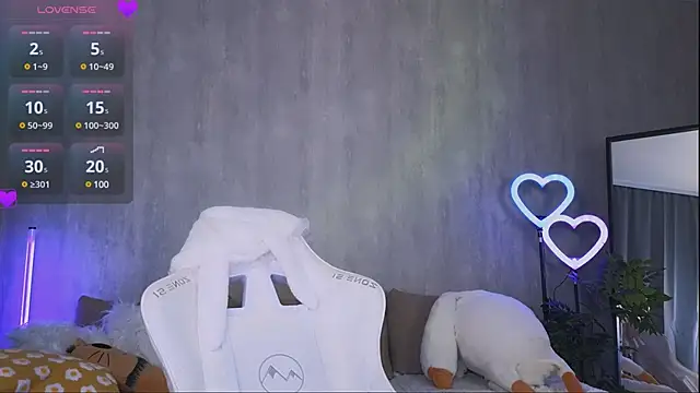 Britney Lynch online show from March 22, 1:11 am