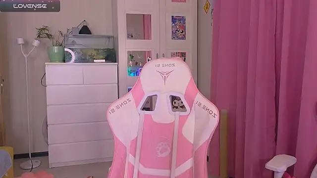 Britney Lynch online show from November 25, 7:36 pm