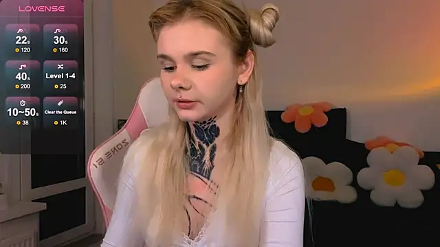 Britney Lynch online show from March 30, 7:04 pm