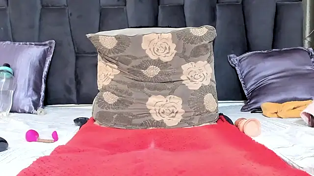 Snapshot of hot_milkbitch chatting on March 14, 3:25 pm hot milkbitch online show from March 14, 3:25 pm